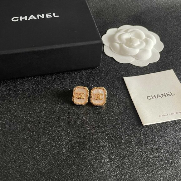 Chanel stud earrings - Picture 3 of 6